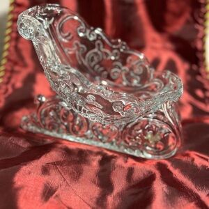 Elegant vintage Fifth Avenue Sleigh bowl for candies- nuts and more- like new